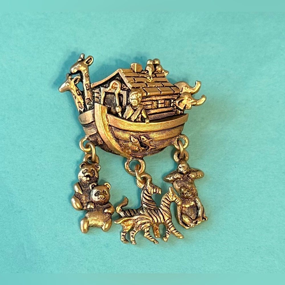 Vintage Avon Gold Tone Noah’s Ark Animal Charms Brooch